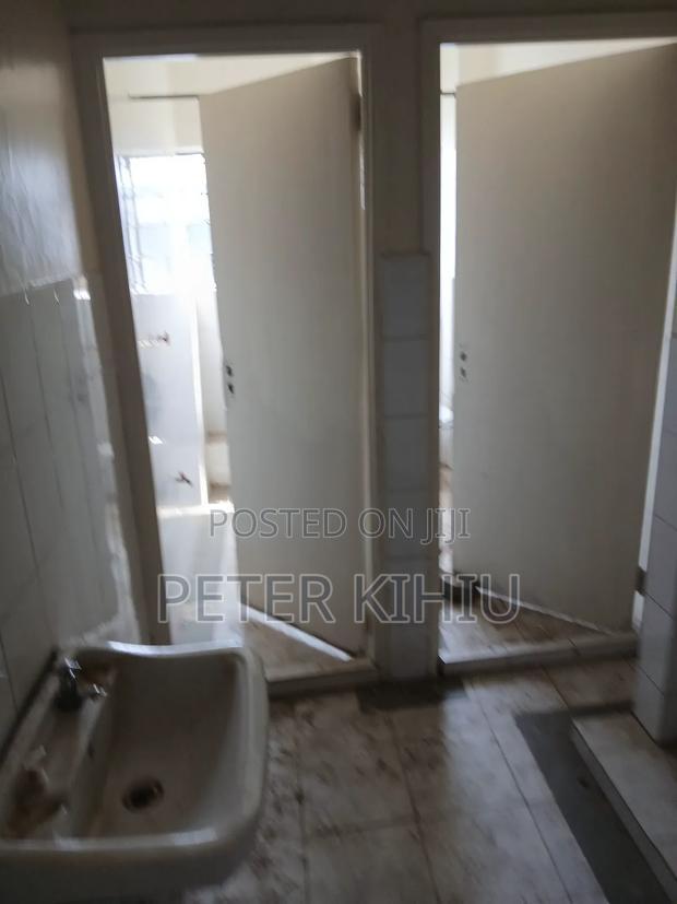 Godown to Let 3000sqft Off Road a Industrial Area