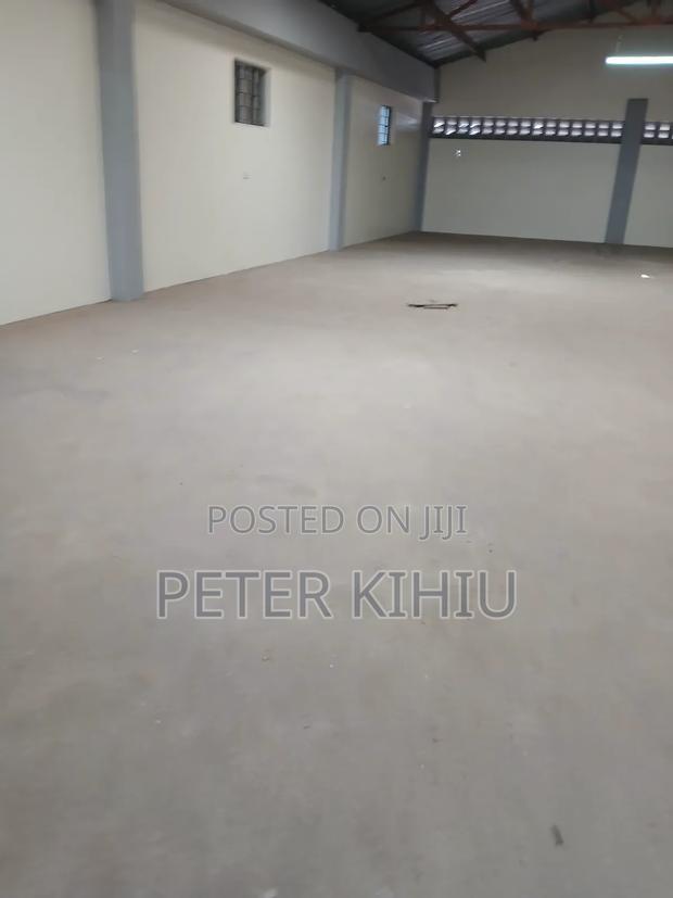 Godown to Let 3000sqft Off Road a Industrial Area