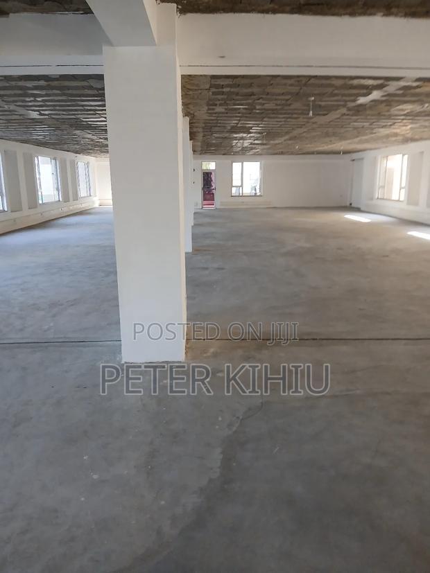 Office/Showroom to Let 6000sqft on North Airport Road