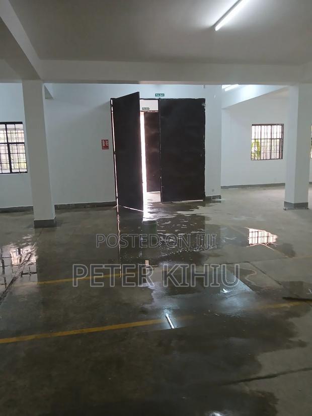 Godown to Let 4250sqft Off Road a Industrial Area