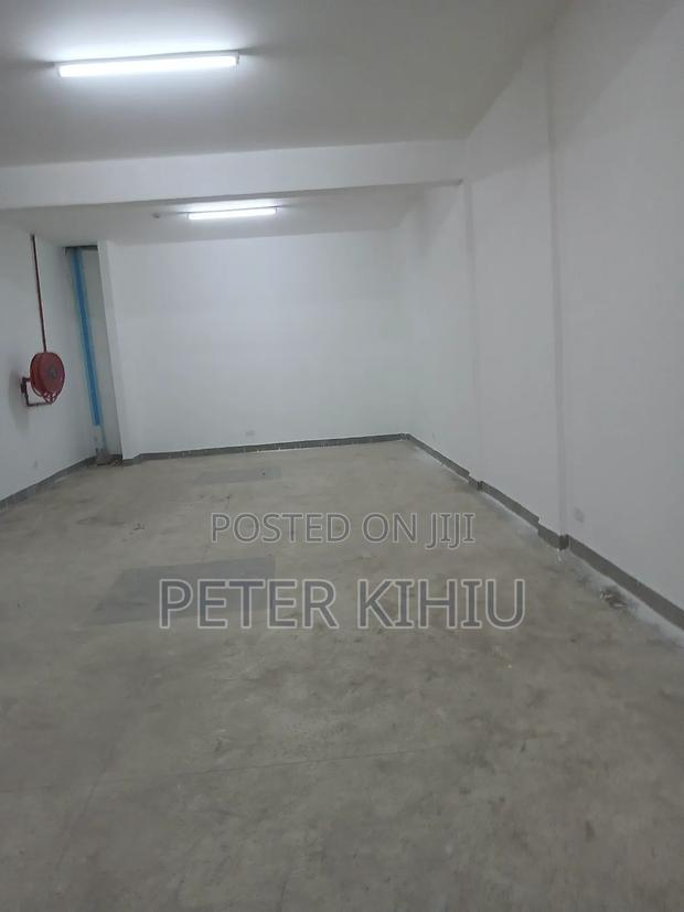 Godown to Let Off Road a Industrial Area 2750sqft