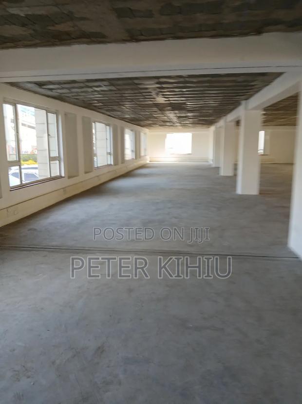 Office/Showroom to Let 6000sqft on North Airport Road