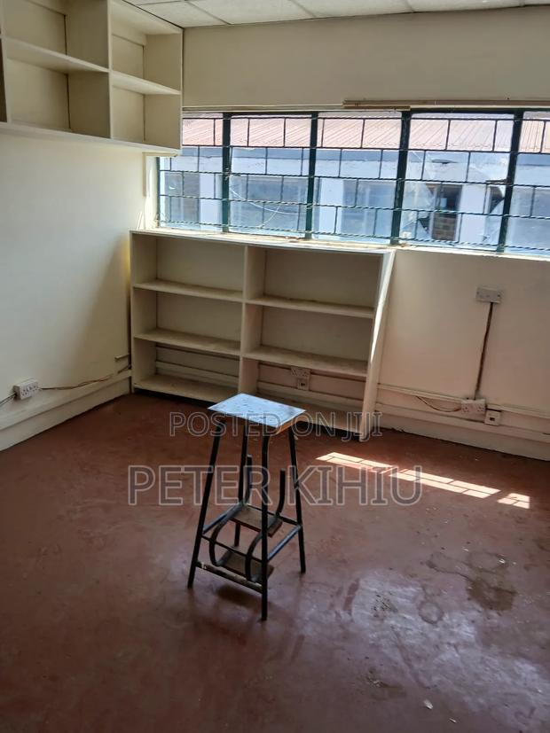 Godown to Let 3000sqft Off Road a Industrial Area