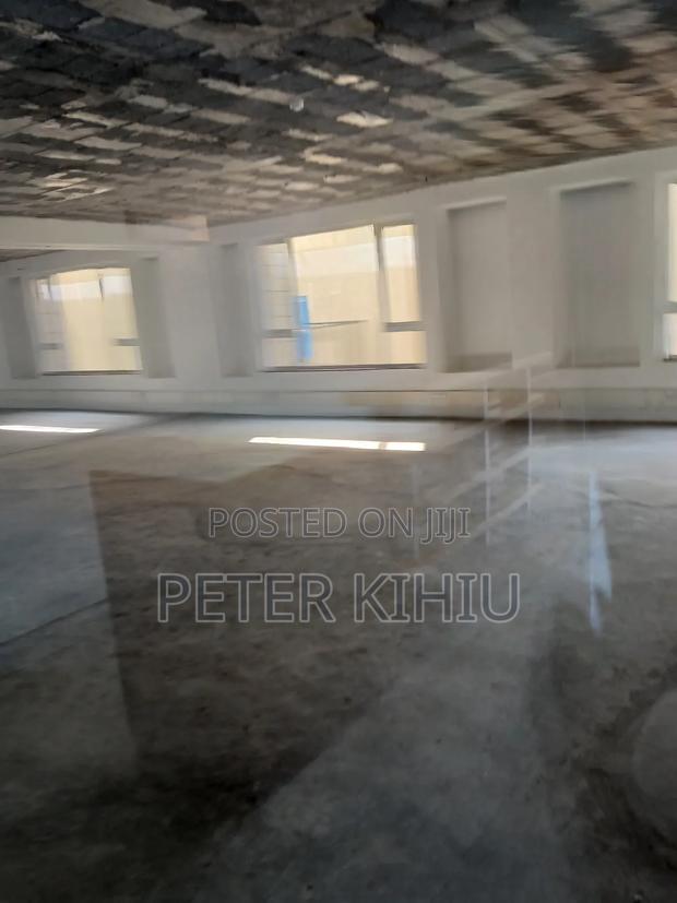 Office/Showroom to Let 6000sqft on North Airport Road