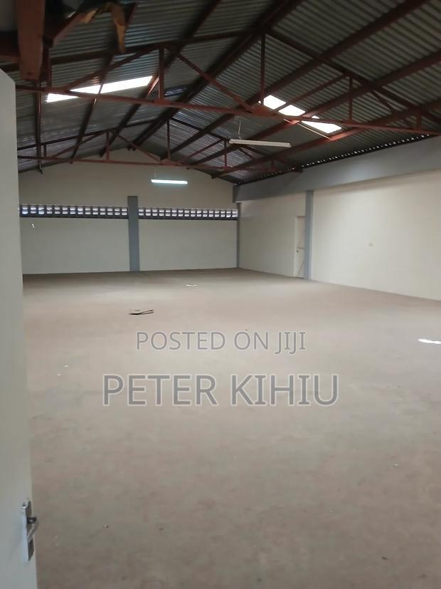 Godown to Let 3000sqft Off Road a Industrial Area