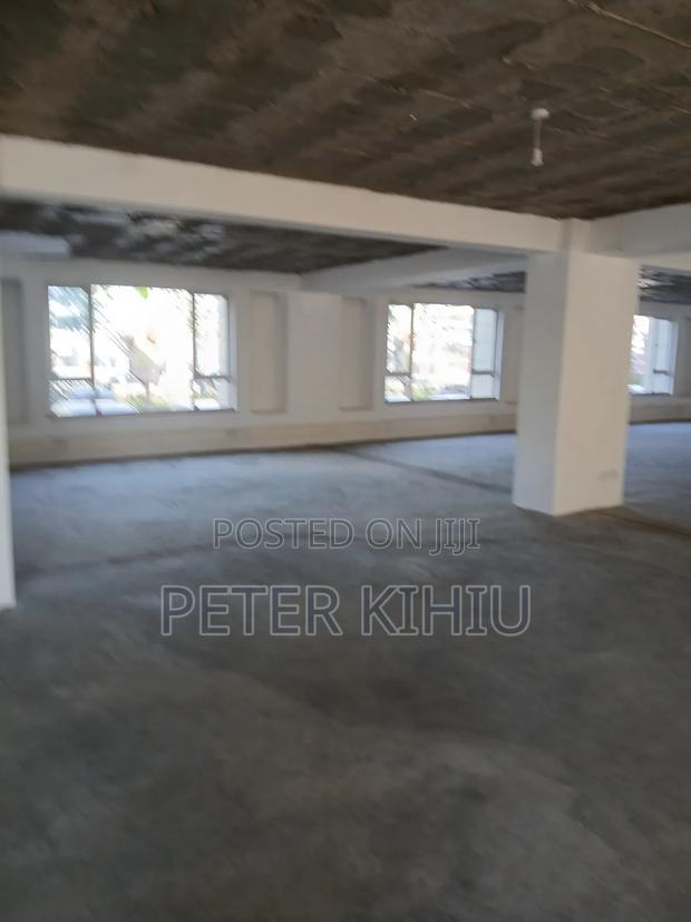 Office/Showroom to Let 6000sqft on North Airport Road