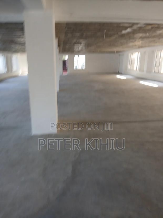 Office/Showroom to Let 6000sqft on North Airport Road