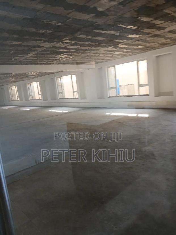Office/Showroom to Let 6000sqft on North Airport Road