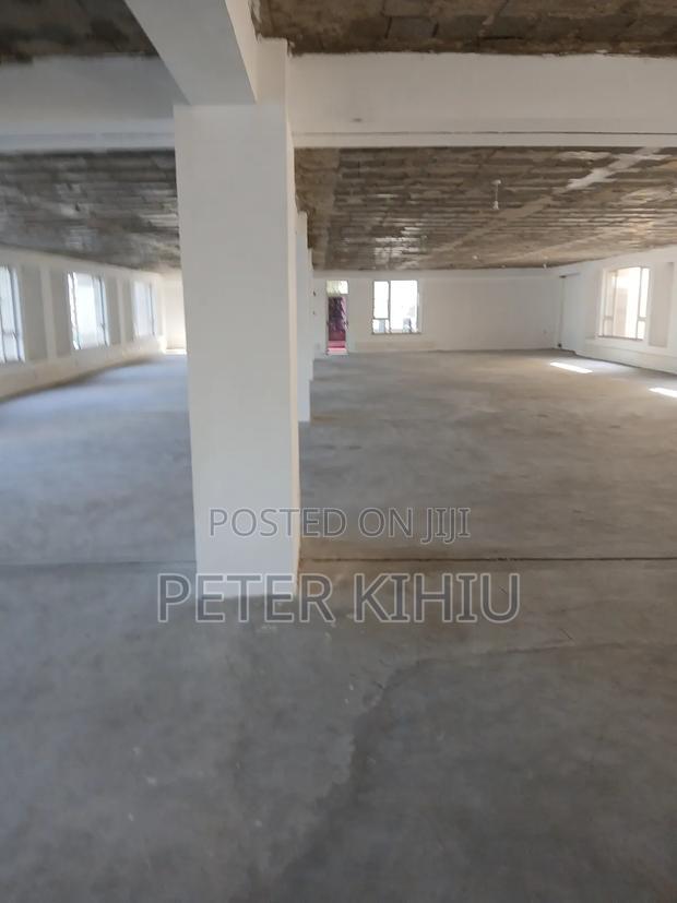 Office/Showroom to Let 6000sqft on North Airport Road