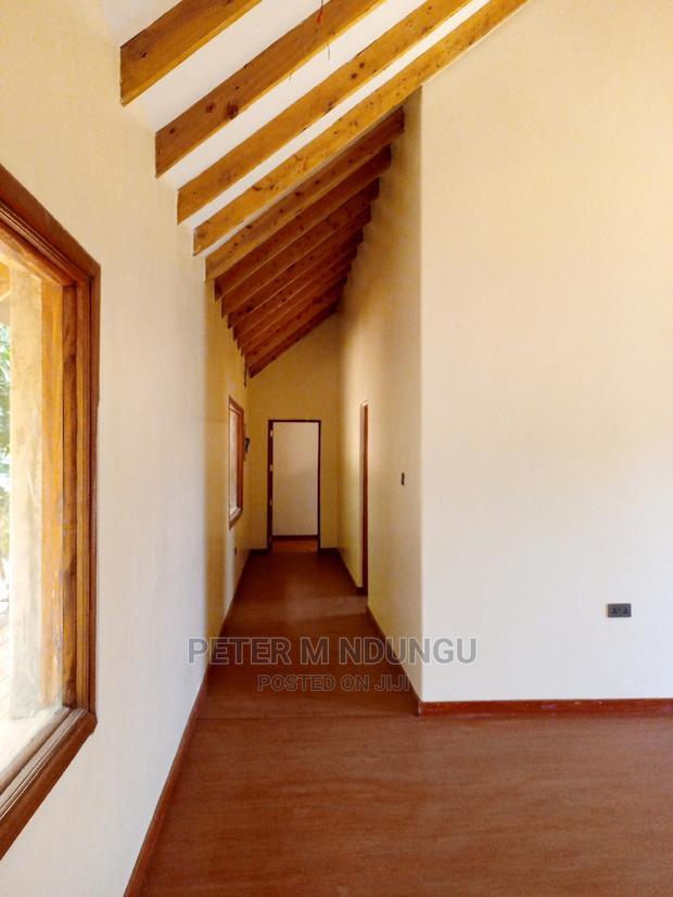 8bdrm Maisonette in Ridgeways for sale