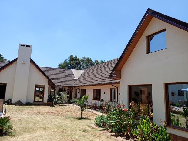 8bdrm Maisonette in Ridgeways for sale