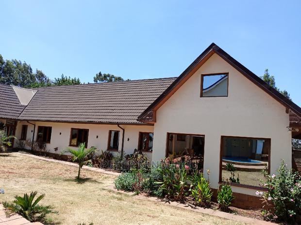 8bdrm Maisonette in Ridgeways for sale