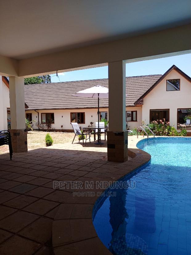 8bdrm Maisonette in Ridgeways for sale