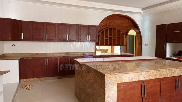 7bdrm Maisonette in Ridgeridgeways for rent