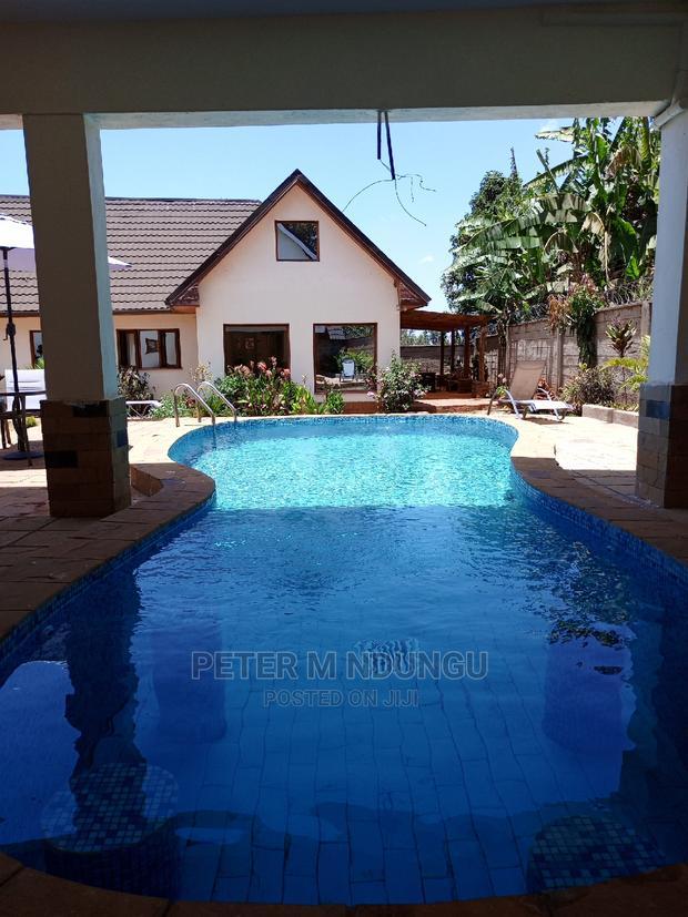 8bdrm Maisonette in Ridgeways for sale