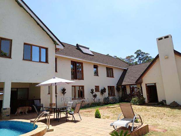 8bdrm Maisonette in Ridgeways for sale