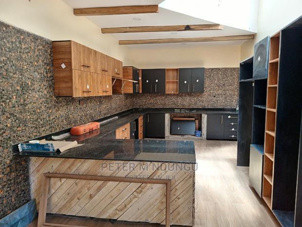 8bdrm Maisonette in Ridgeways for sale