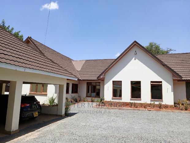 8bdrm Maisonette in Ridgeways for sale