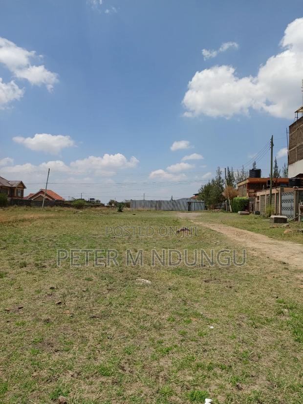 Commercial Land 40*80, Title