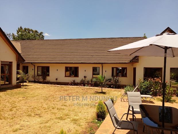 8bdrm Maisonette in Ridgeways for sale