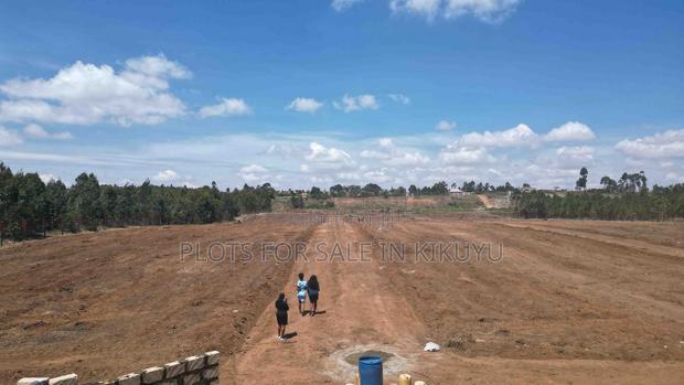 Ready-to-Build Plots in Thigio