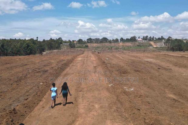 Ready-to-Build Plots in Thigio