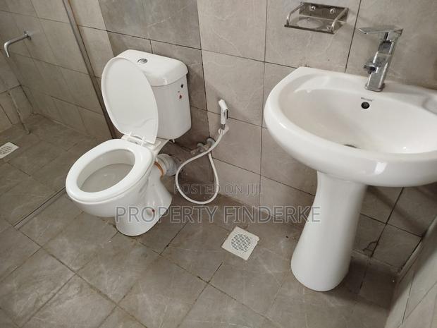 3bdrm Apartment in Gateway Mall Area for sale