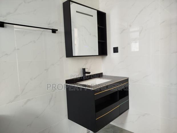 2bdrm Apartment in Gateway Mall Area for sale