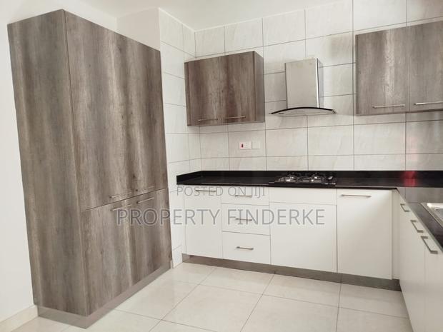 3bdrm Apartment in Gateway Mall Area for sale