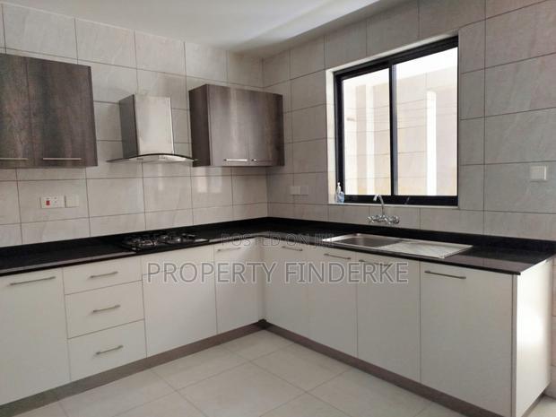 3bdrm Apartment in Gateway Mall Area for sale