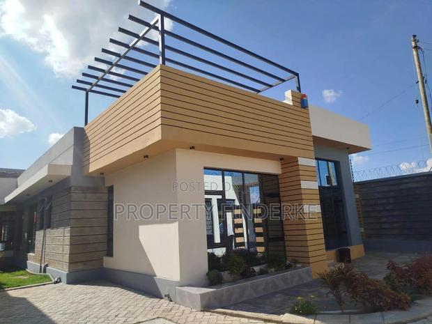 3bdrm Bungalow in Kimbo Estate for sale