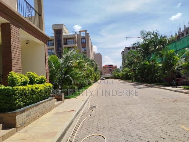 3bdrm Apartment in Gateway Mall Area for sale