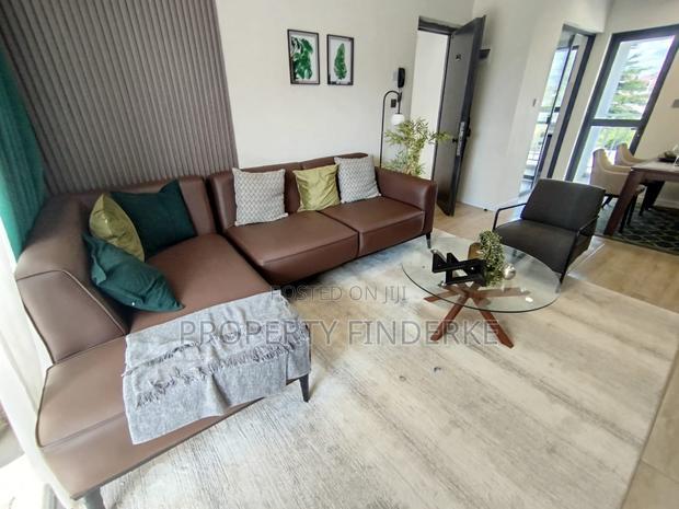 2bdrm Apartment in Gateway Mall Area for sale