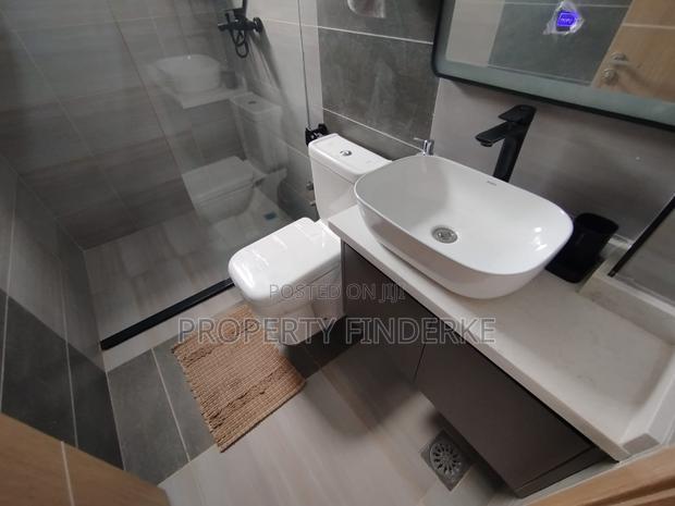 2bdrm Apartment in Gateway Mall Area for sale