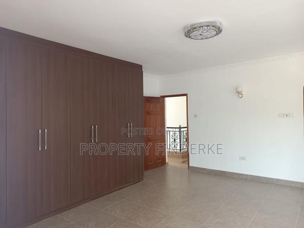 5bdrm Mansion in Kitengela for sale