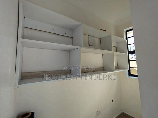 3bdrm Bungalow in Kimbo Estate for sale