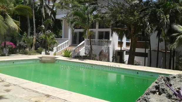 10bdrm Villa in Nyali for rent