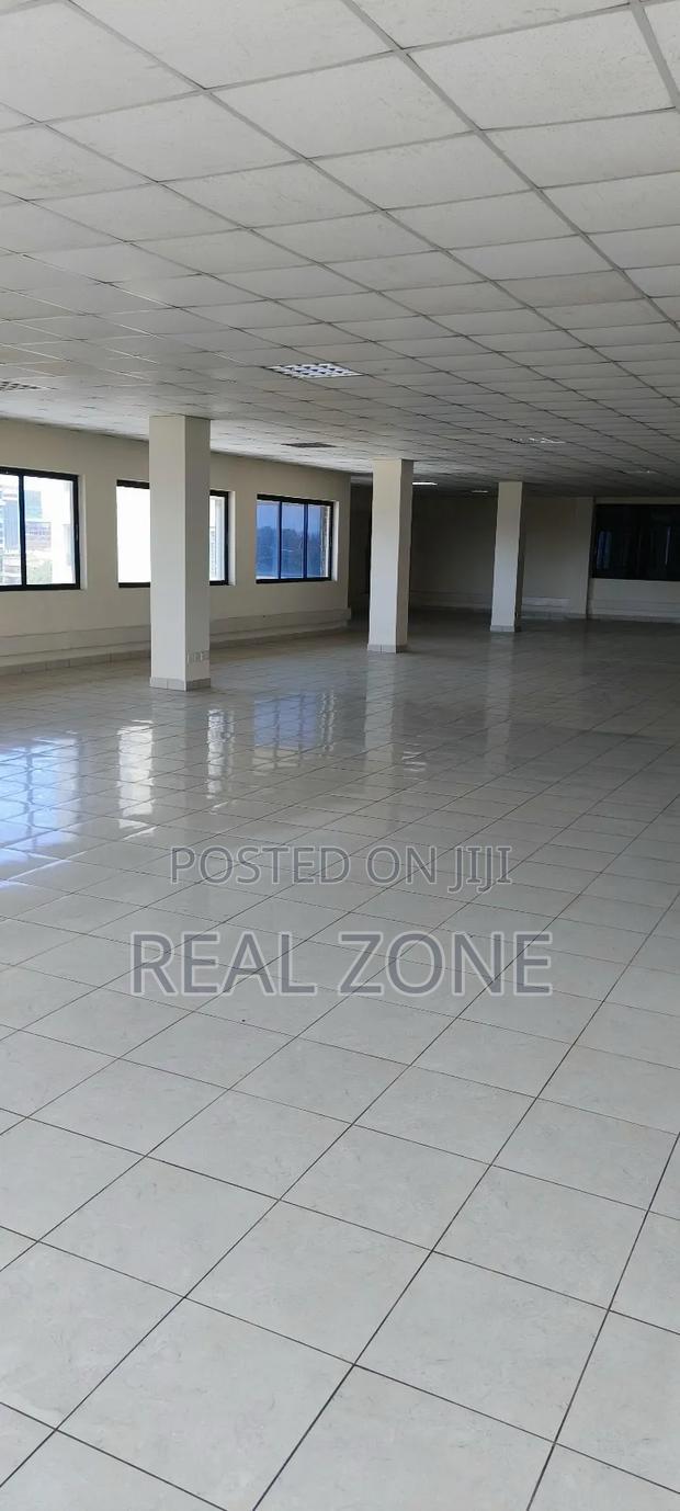 A Big Office Hall to Let at Parklands