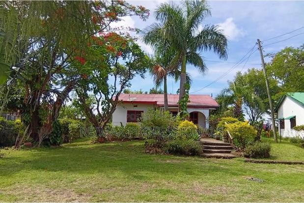 2bdrm Bungalow in Dunga Beach for sale