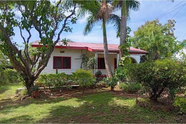 2bdrm Bungalow in Dunga Beach for sale