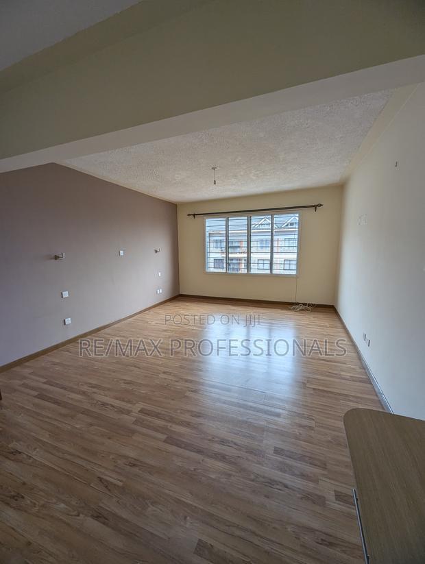 5bdrm Penthouse in Muthangari for rent