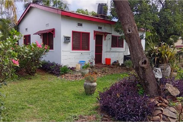 2bdrm Bungalow in Dunga Beach for sale
