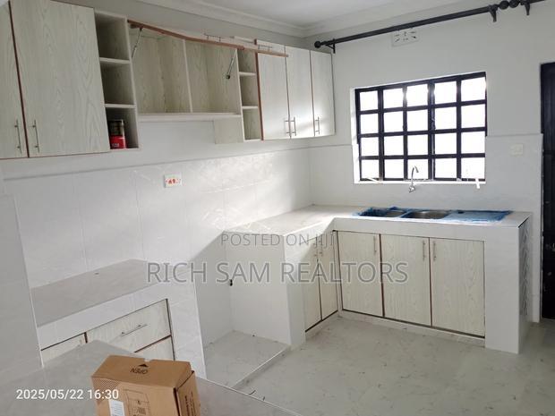 3bdrm House in Kiamunyi, Menengai West for sale