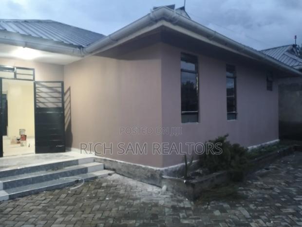 3bdrm Bungalow in Kiamunyi, Menengai West for rent