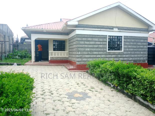 3bdrm House in Kiamunyi, Menengai West for rent