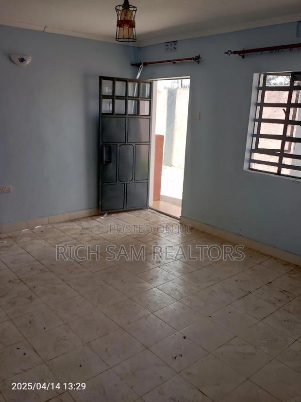2bdrm Apartment in Kiamunyi, Menengai West for rent