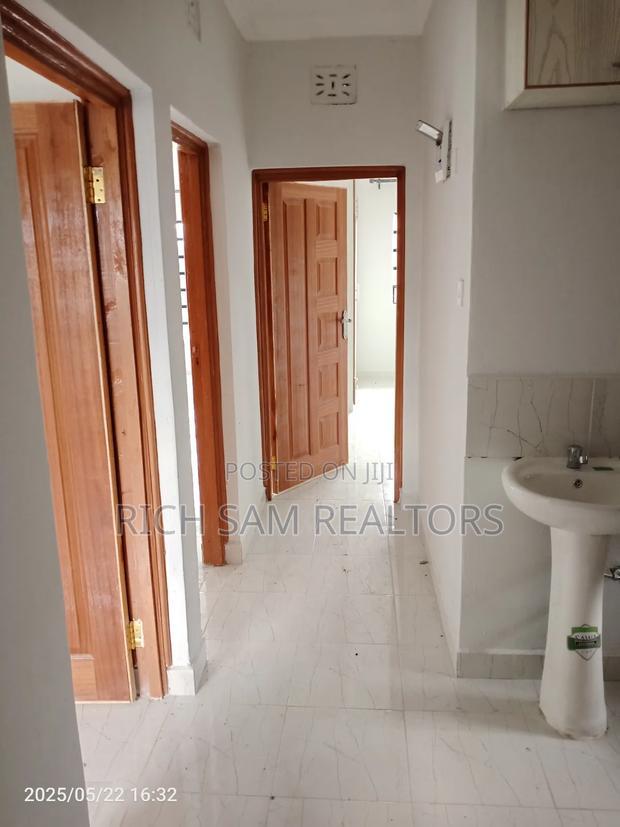 3bdrm House in Kiamunyi, Menengai West for sale