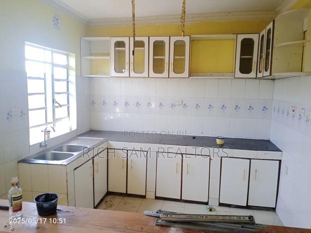 3bdrm House in Verovian, Menengai West for sale