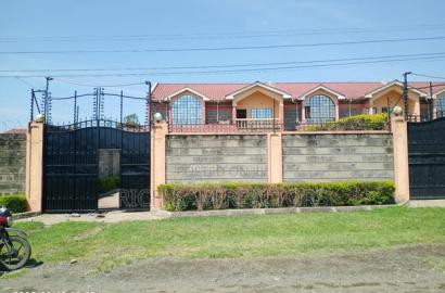 4bdrm Mansion in Blankets, Nakuru Town East for rent