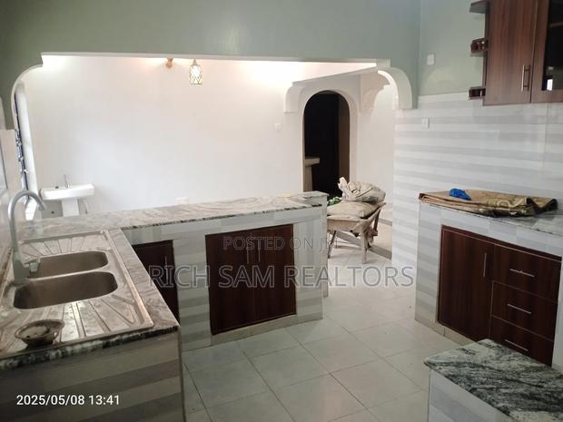 3bdrm House in Roret, Ngata for sale